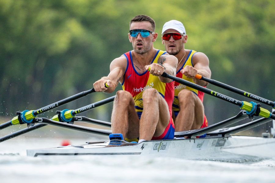 Marian Enache și Andrei Cornea Foto: FR Canotaj/Balint Czucz Campionii olimpici Andrei Cornea și Marian Enache întâmpină finalul de sezon la patru ace: „Costumul preferat este cel de competiție”