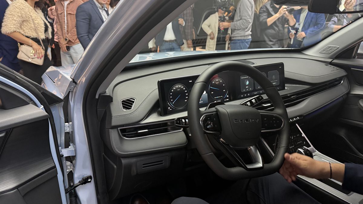 Mașina care schimbă regulile jocului: Românii își pot lua un SUV hibrid nou, mai ieftin decât Dacia Bigster