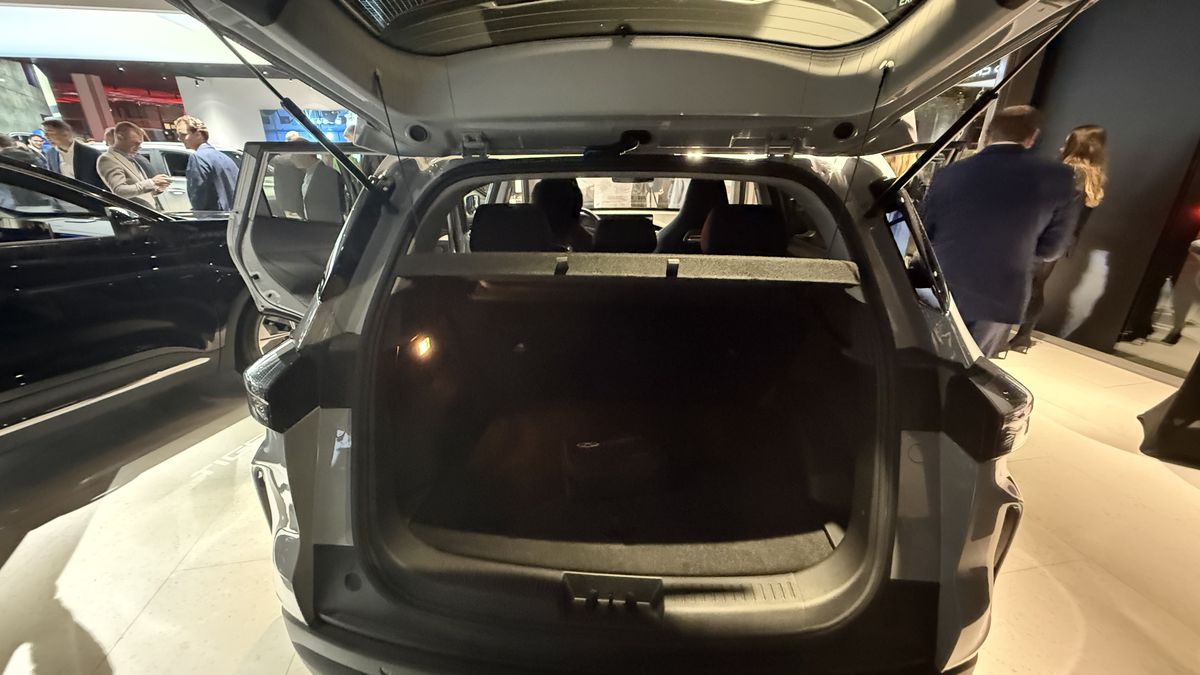 Mașina care schimbă regulile jocului: Românii își pot lua un SUV hibrid nou, mai ieftin decât Dacia Bigster