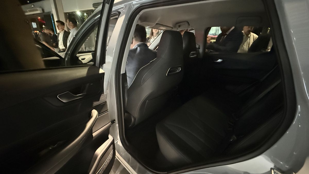 Mașina care schimbă regulile jocului: Românii își pot lua un SUV hibrid nou, mai ieftin decât Dacia Bigster