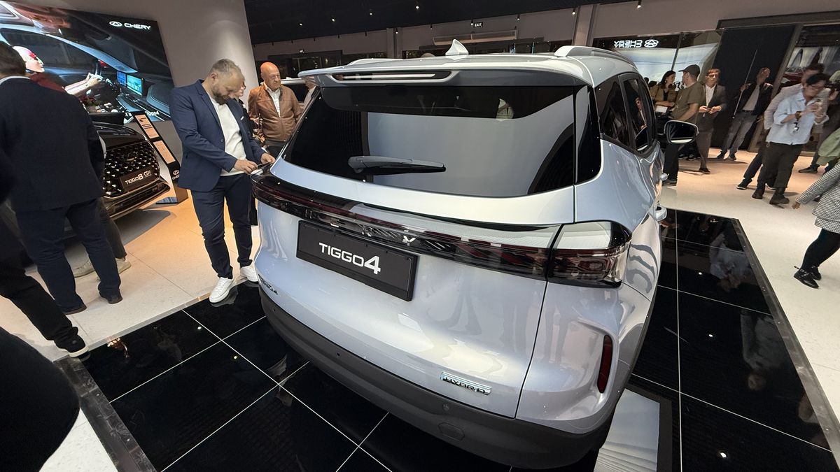 Mașina care schimbă regulile jocului: Românii își pot lua un SUV hibrid nou, mai ieftin decât Dacia Bigster