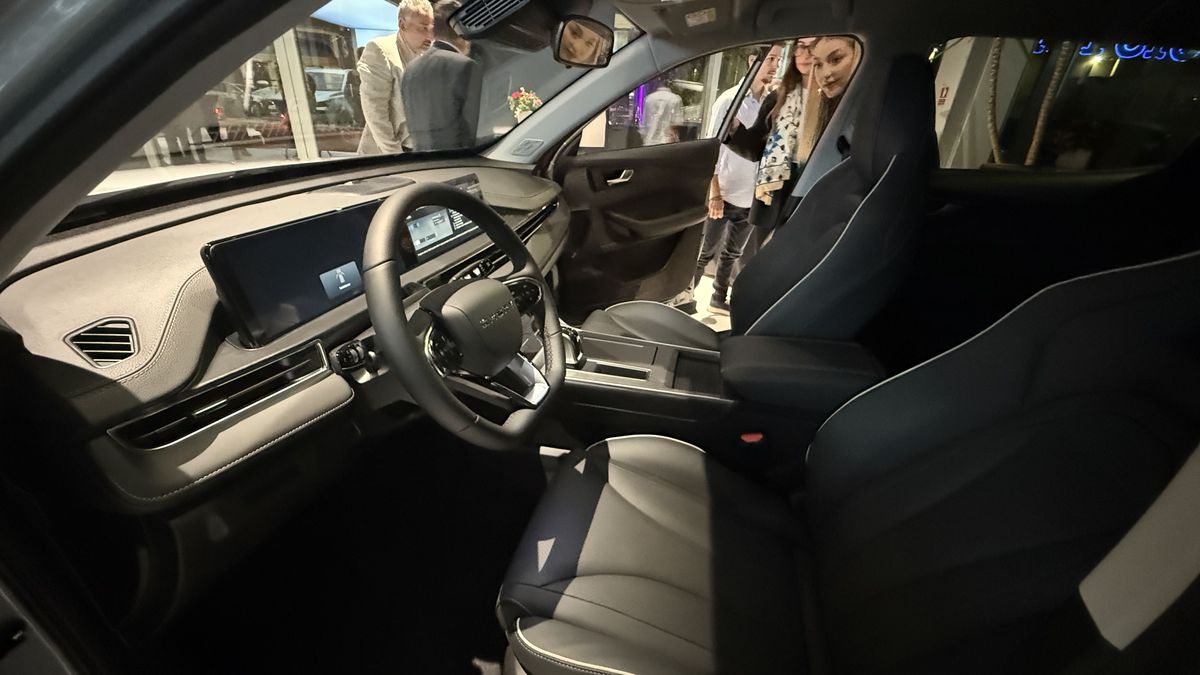 Mașina care schimbă regulile jocului: Românii își pot lua un SUV hibrid nou, mai ieftin decât Dacia Bigster