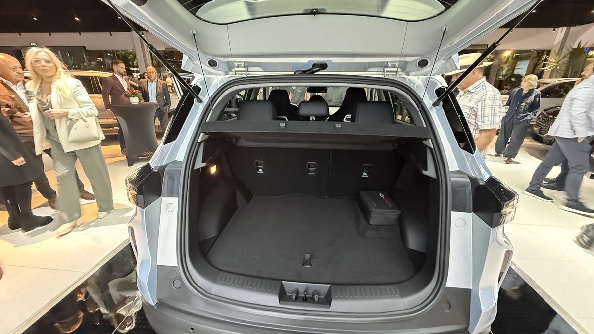 Mașina care schimbă regulile jocului: Românii își pot lua un SUV hibrid nou, mai ieftin decât Dacia Bigster