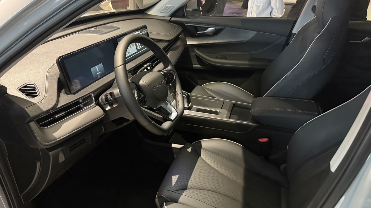 Mașina care schimbă regulile jocului: Românii își pot lua un SUV hibrid nou, mai ieftin decât Dacia Bigster