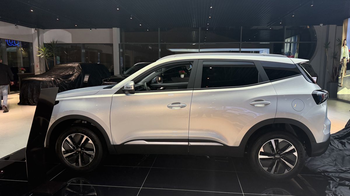 Mașina care schimbă regulile jocului: Românii își pot lua un SUV hibrid nou, mai ieftin decât Dacia Bigster