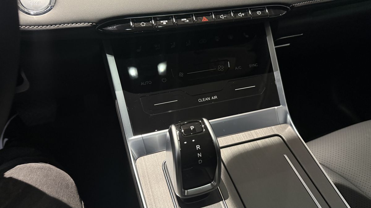 Mașina care schimbă regulile jocului: Românii își pot lua un SUV hibrid nou, mai ieftin decât Dacia Bigster