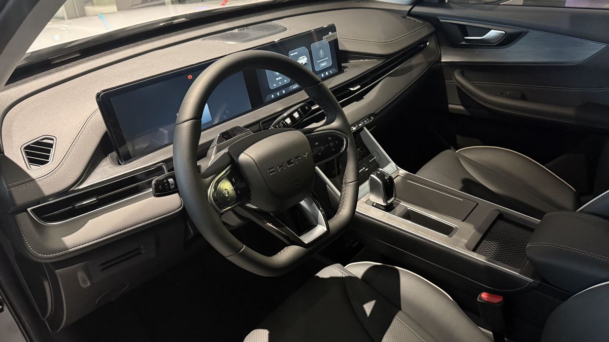 Mașina care schimbă regulile jocului: Românii își pot lua un SUV hibrid nou, mai ieftin decât Dacia Bigster