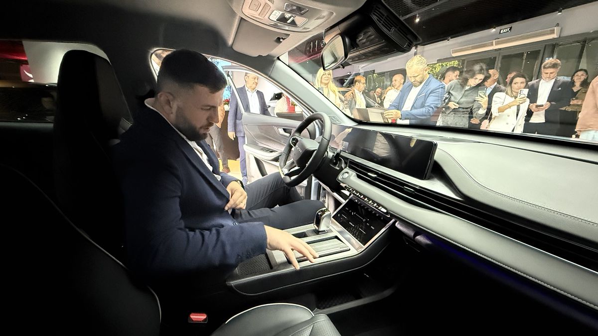 Mașina care schimbă regulile jocului: Românii își pot lua un SUV hibrid nou, mai ieftin decât Dacia Bigster