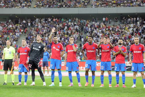 Mihai Lixandru (centru) ratează Go Ahead Eagles - FCSB din cauza apendicitei. FOTO: GSP.ro