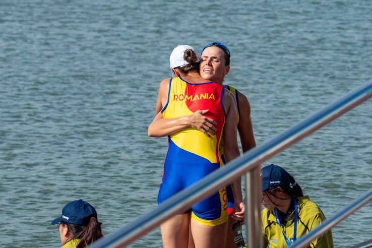 Simona Radiș și Magdalena Rusu - aur la dublu rame CM 2025 Foto: FR Canotaj/Balint Czucz