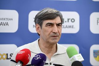 Înainte de România - Austria, Victor Pițurcă îl contrazice pe Lucescu: „Trebuie să facă asta!”