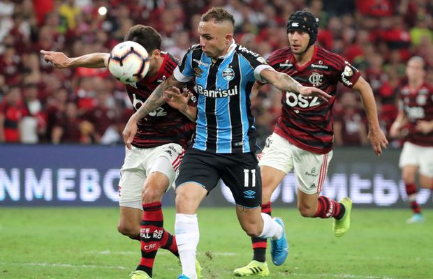 Barcelona și-a trimis spionii la Flamengo - Gremio! Catalanii sunt interesați de Rodrigo Caio și de Everton