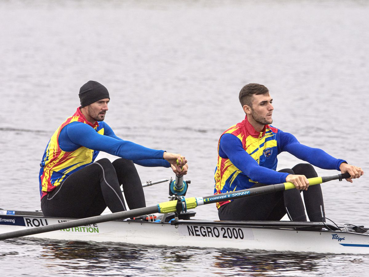 FOTO Canotorii români au strâns un sfert de tonă de deșeuri din Pădurea Snagov la debutul antrenamentelor pentru Jocurile Olimpice de la Tokyo