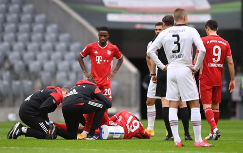 Alphonso Davies (19 ani, fundaș stânga), starul lui Bayern, are un ligament smuls și altul parțial rupt la gleznă