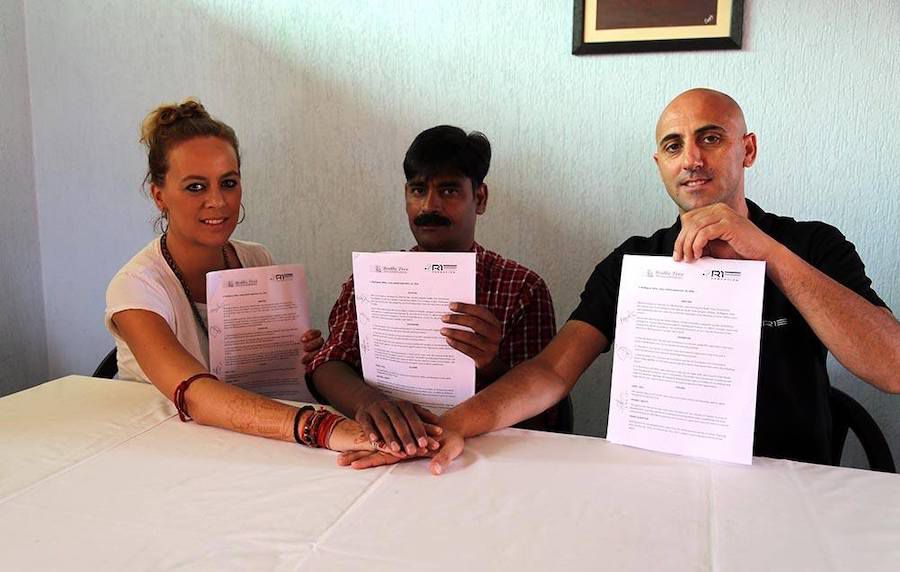 Rufo Collado, la semnarea actelor privind deschiderea unei academii în India. Nu există nicio informație ulterioară despre demararea proiectului Rufo Collado, la semnarea actelor privind deschiderea unei academii în India. Nu există nicio informație ulterioară despre demararea proiectului