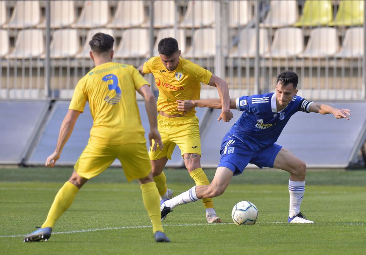 Penalty jenant primit de Petrolul în meciul cu FC U Craiova! Cum l-a păcălit Valentin Balint pe arbitru