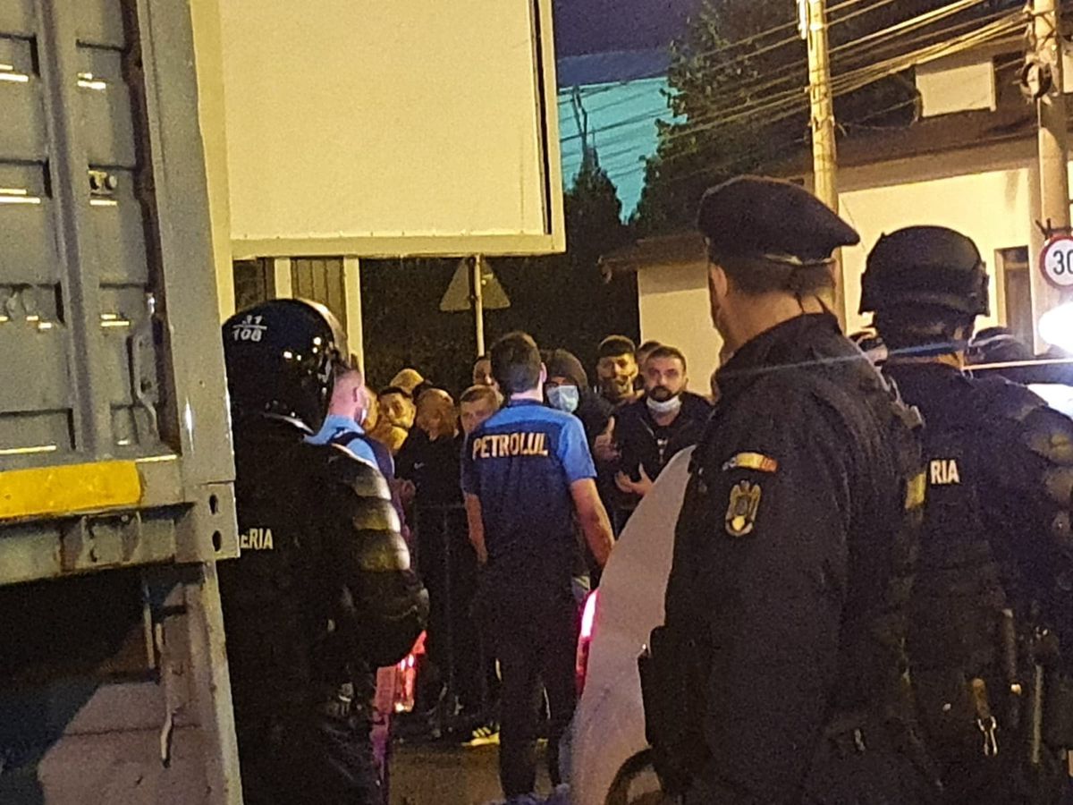 Petrolul - FC U Craiova 1948 0-1. 25.10.2020. Fanii îi amenință pe jucători