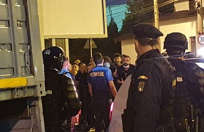 VIDEO+FOTO Momente incredibile după Petrolul - U Craiova 1948! Ultrașii i-au amenințat pe jucători, Viorel Moldovan băgat în ședință: „Dacă nu câștigăm cu Rapid suntem ZERO!”