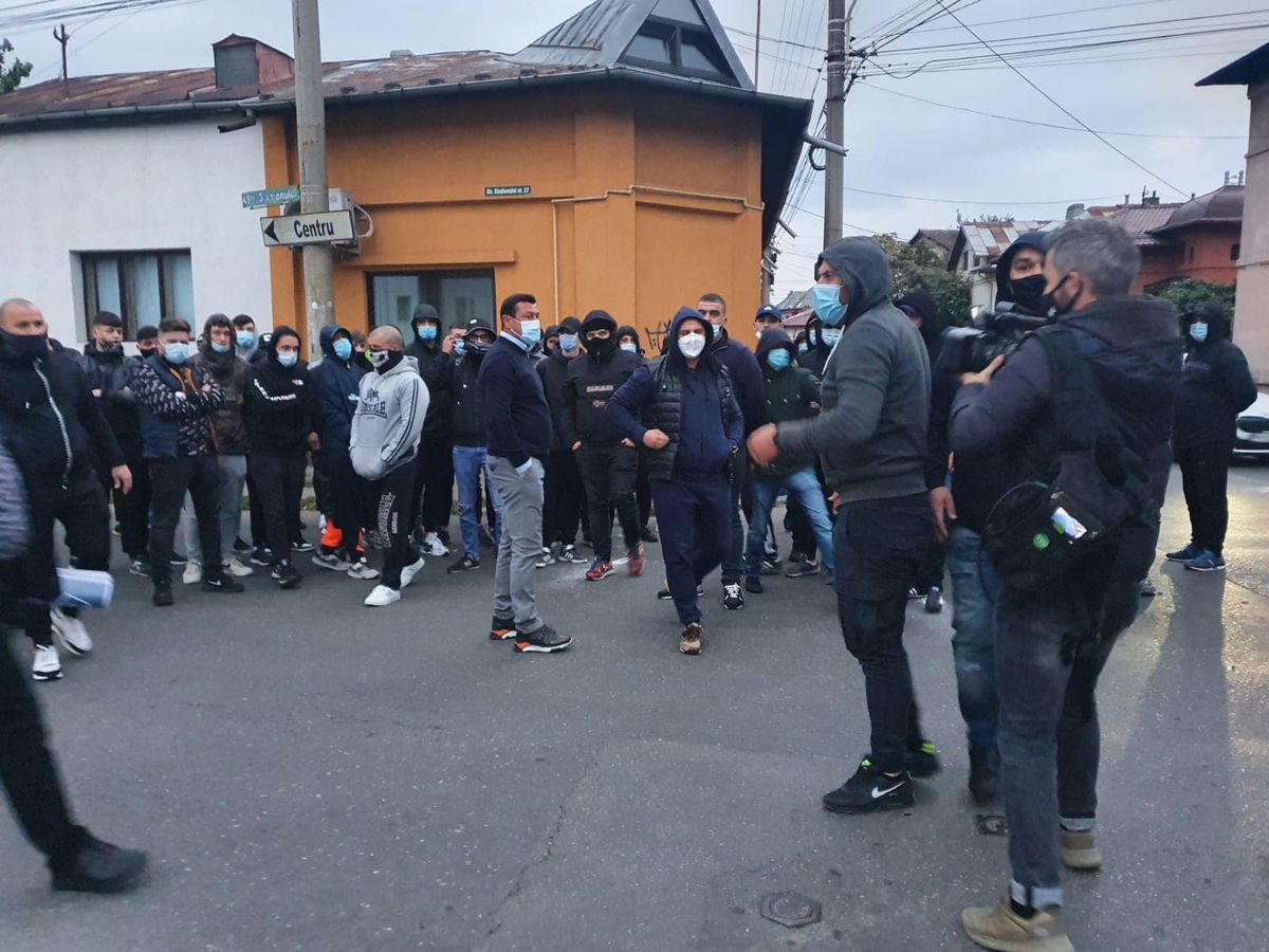 VIDEO+FOTO Momente incredibile după Petrolul - U Craiova 1948! Ultrașii i-au amenințat pe jucători, Viorel Moldovan băgat în ședință: „Dacă nu câștigăm cu Rapid suntem ZERO!”
