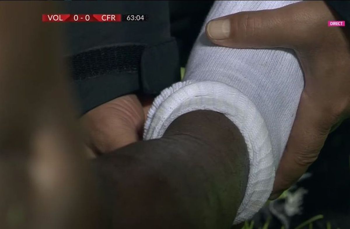 Primul verdict după accidentarea lui Mike Cestor din CFR Cluj - FC Voluntari: „Pare grav la prima vedere!”