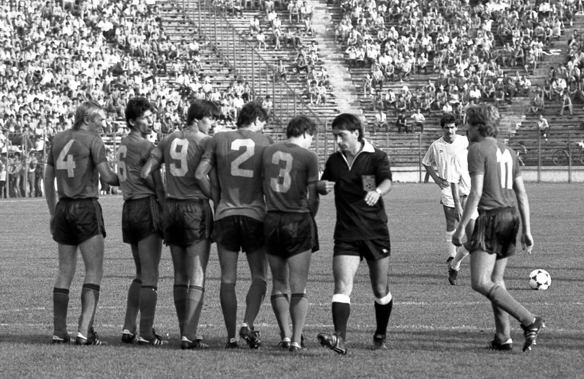40 de ani de la debutul arbitrului Ion Crăciunescu în prima ligă: „Puteam muri acolo, m-au salvat Bölöni și doctorii de la Târgu Mureș!”