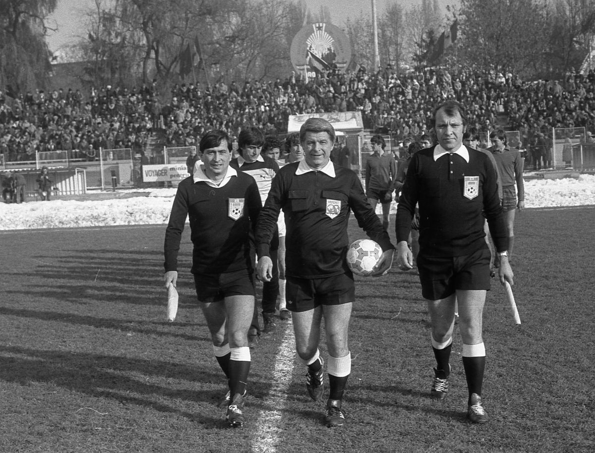 40 de ani de la debutul arbitrului Ion Crăciunescu în prima ligă: „Puteam muri acolo, m-au salvat Bölöni și doctorii de la Târgu Mureș!”