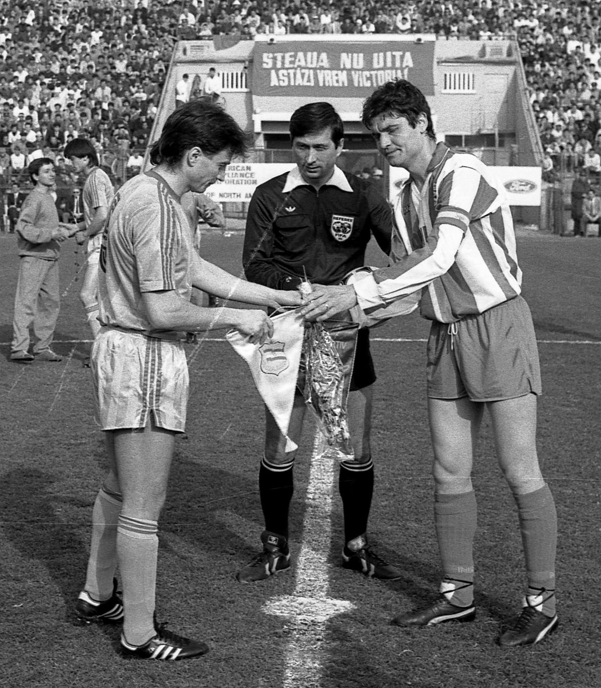 40 de ani de la debutul arbitrului Ion Crăciunescu în prima ligă: „Puteam muri acolo, m-au salvat Bölöni și doctorii de la Târgu Mureș!”