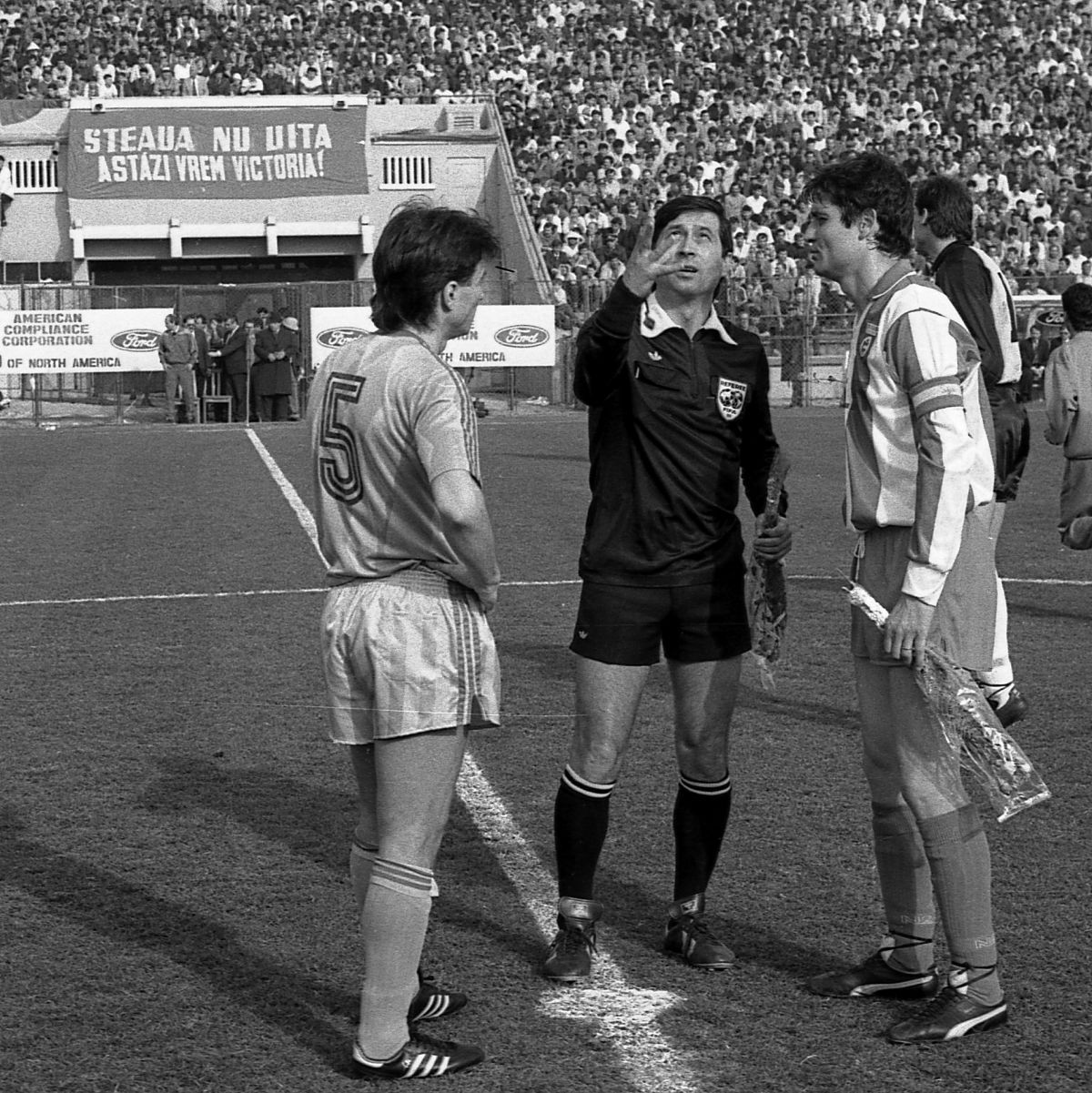 40 de ani de la debutul arbitrului Ion Crăciunescu în prima ligă: „Puteam muri acolo, m-au salvat Bölöni și doctorii de la Târgu Mureș!”