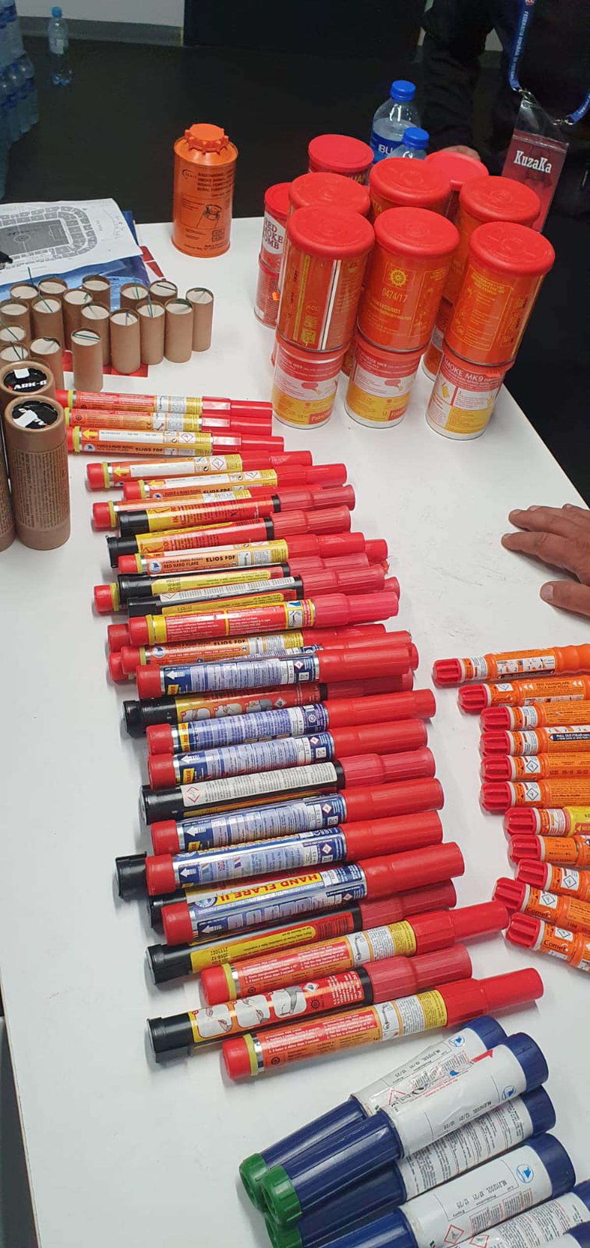 Petarde confiscate de jandarmi înainte de CSA Steaua - Oțelul