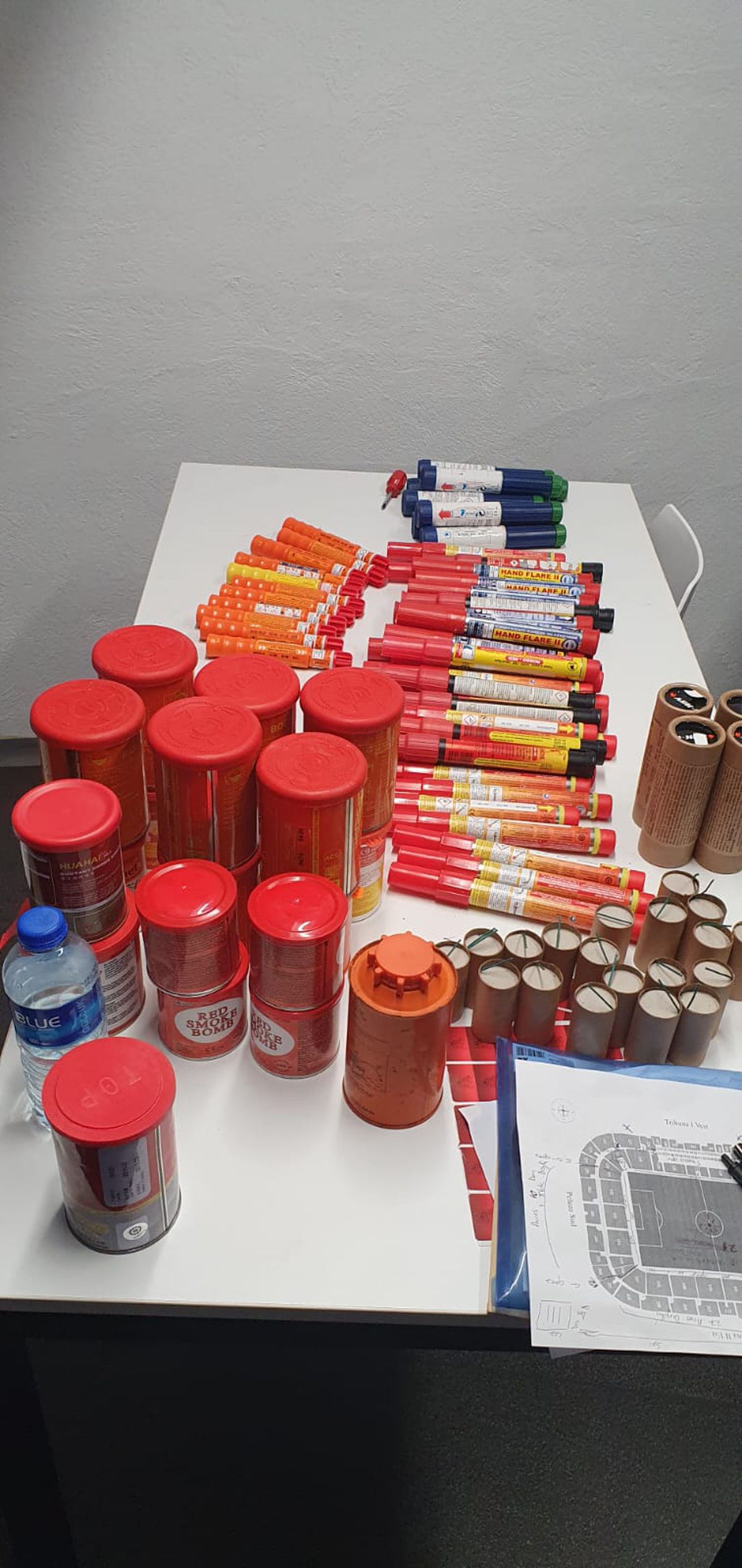 Petarde confiscate de jandarmi înainte de CSA Steaua - Oțelul