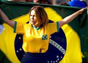 Să porți tricoul naționalei pe străzile din Brazilia poate însemna să fii atacat! Lupta dintre președintele lui Neymar și omul lui Juninho a împărțit țara fotbalului spectacol