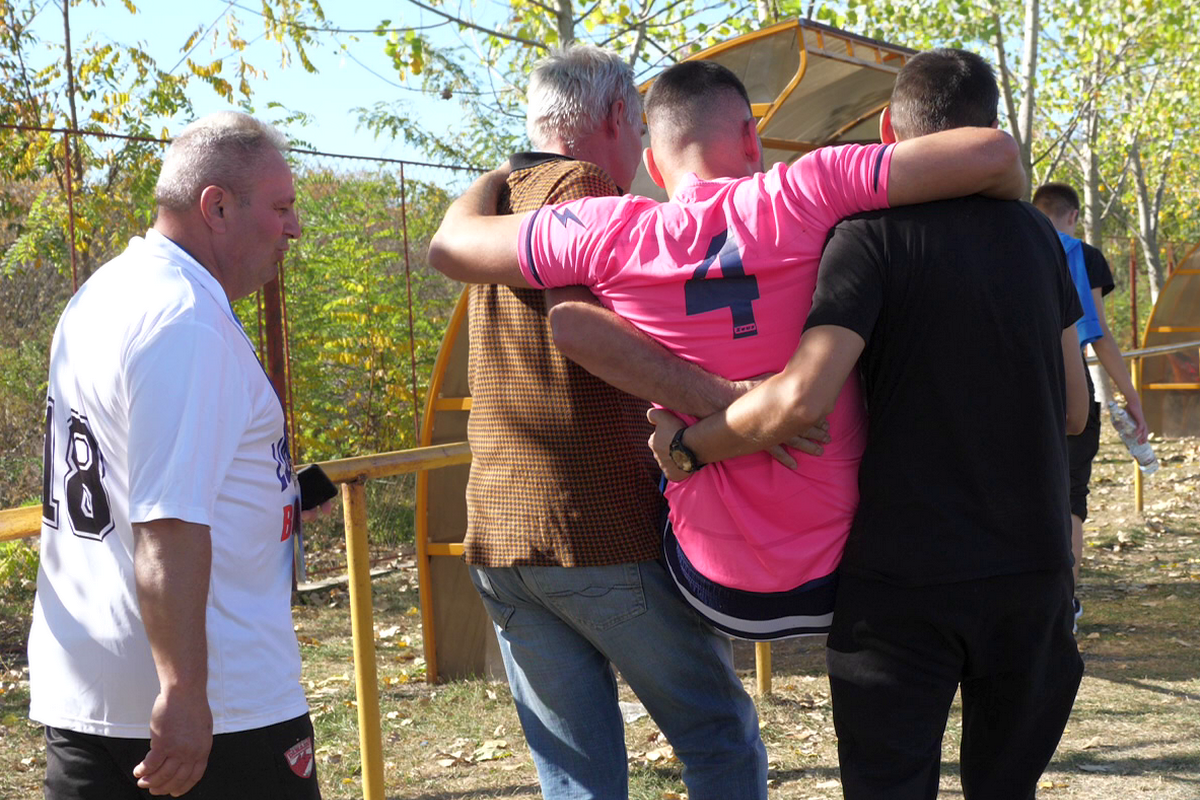 „Alo? 112? Veniți să opriți meciul!” » GSP a asistat în weekend la un derby agitat la Bolovani, în Dâmbovița: „Pleacă, fir-ai al dracului să fii!”