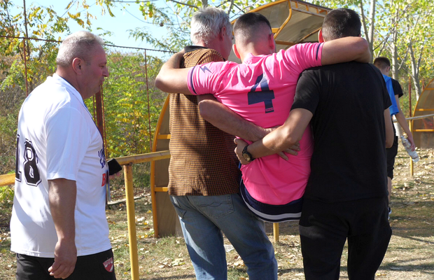 „Alo? 112? Veniți să opriți meciul!” » GSP a asistat în weekend la un derby agitat la Bolovani, în Dâmbovița: „Pleacă, fir-ai al dracului să fii!”