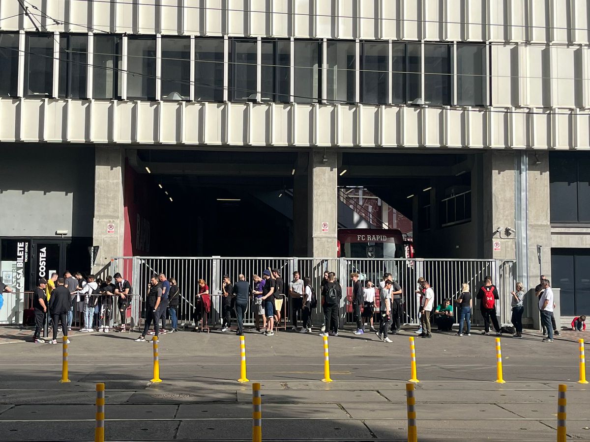 Coadă bilete CSA Steaua - Rapid