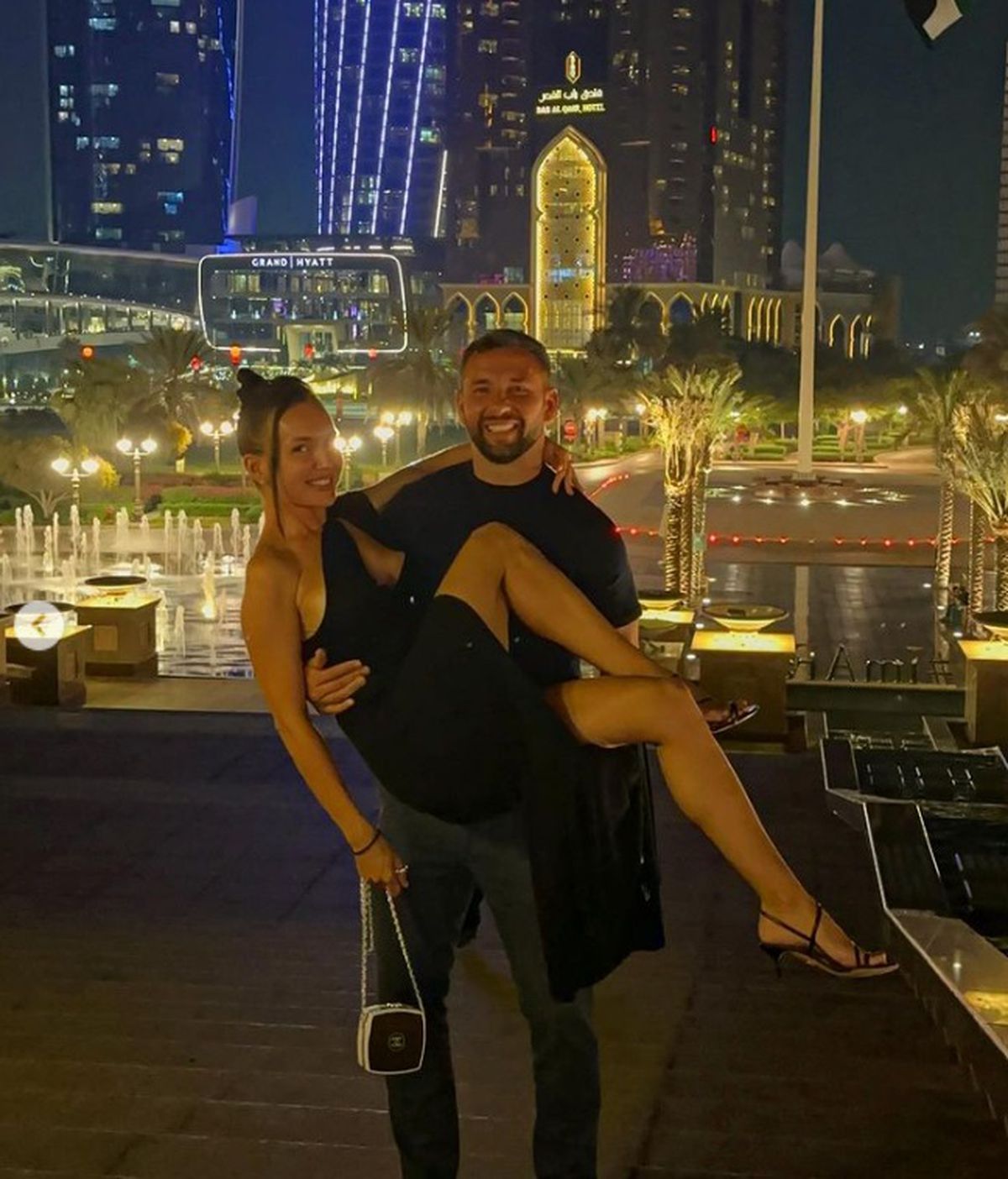 VIDEO Soția lui Răzvan Raț, dans provocator cu fotbalistul pe marginea piscinei, într-un costum de baie minuscul