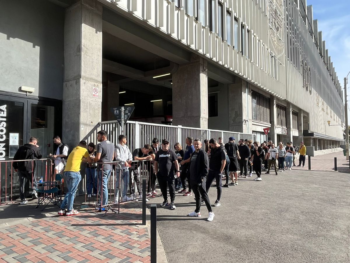 Coadă în Giulești pentru bilete la meciul Rapidului cu CSA din Cupa României: „Pentru rapidișți Steaua e în Liga a 2-a! FCSB e o echipă nouă, fără siglă și stadion”