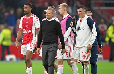 Culisele haosului de la Ajax! Antrenor fără putere, care și-a acuzat secundul că e „cârtiță” și jucătorul veteran că „l-a înjunghiat în spate”