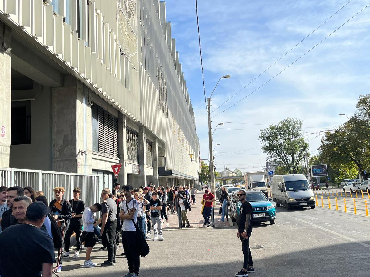 Coadă în Giulești pentru bilete la meciul Rapidului cu CSA din Cupa României: „Pentru rapidișți Steaua e în Liga a 2-a! FCSB e o echipă nouă, fără siglă și stadion”