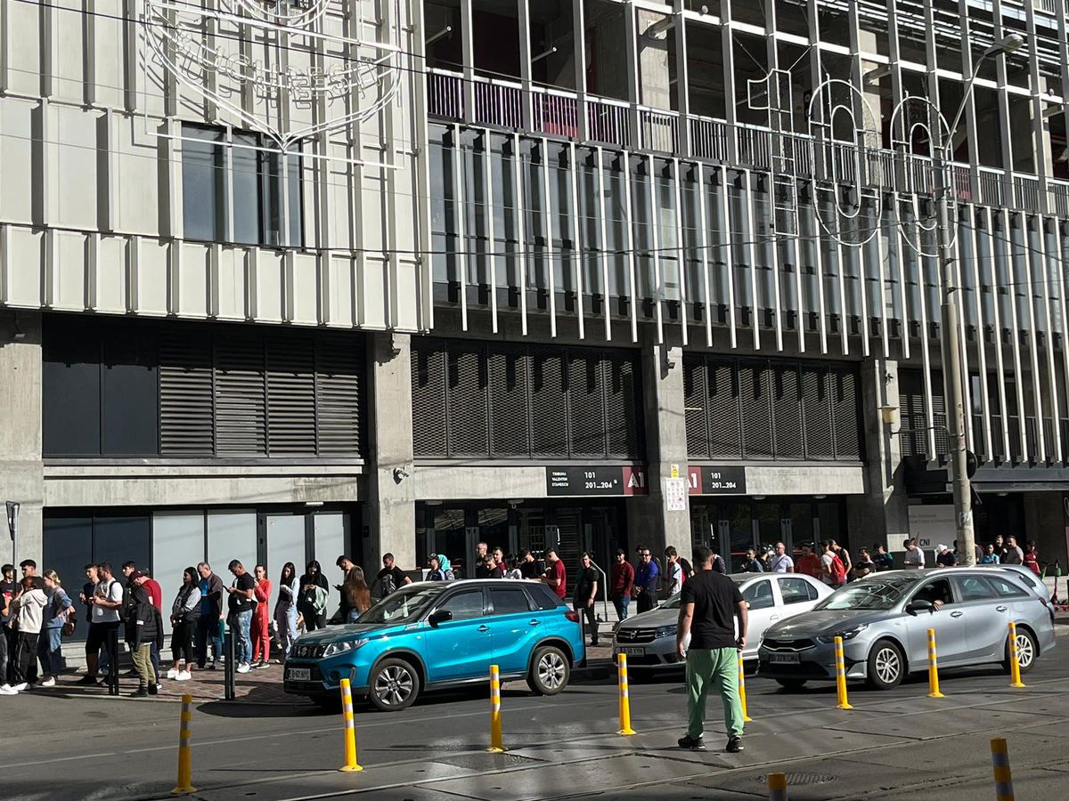 Coadă în Giulești pentru bilete la meciul Rapidului cu CSA din Cupa României: „Pentru rapidișți Steaua e în Liga a 2-a! FCSB e o echipă nouă, fără siglă și stadion”