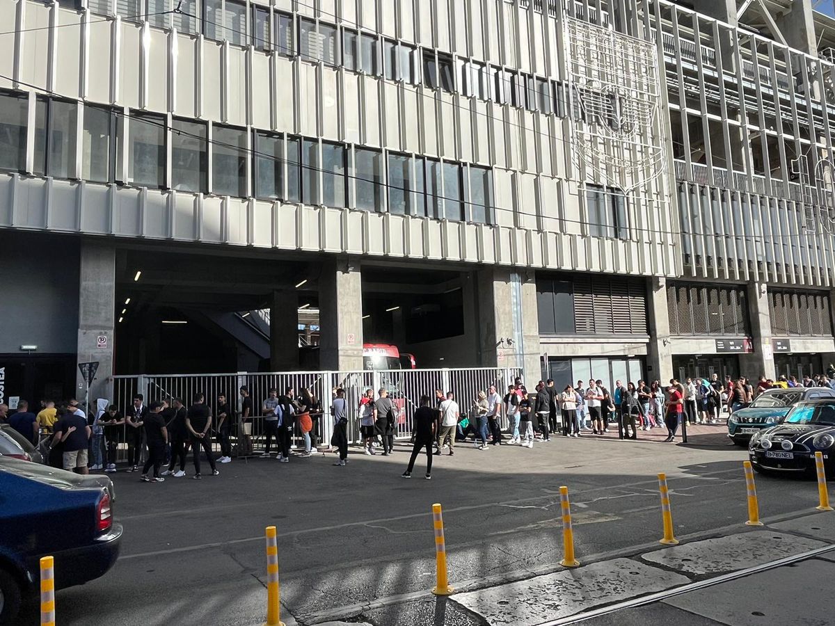 Coadă bilete CSA Steaua - Rapid