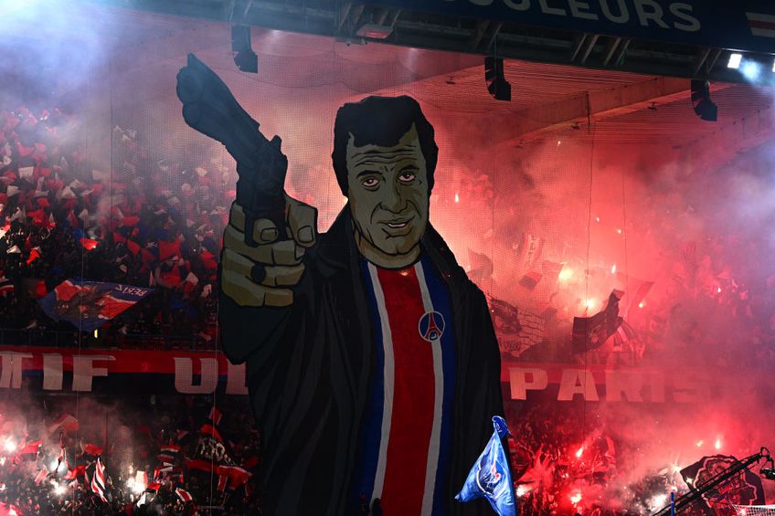 Fanii lui PSG au pregătit o scenografie grandioasă la meciul de Liga Campionilor contra lui AC Milan. Momentul a fost dedicat în memoria lui Jean-Paul Belmondo, marele actor francez decedat în 2021, la vârsta de 88 de ani.