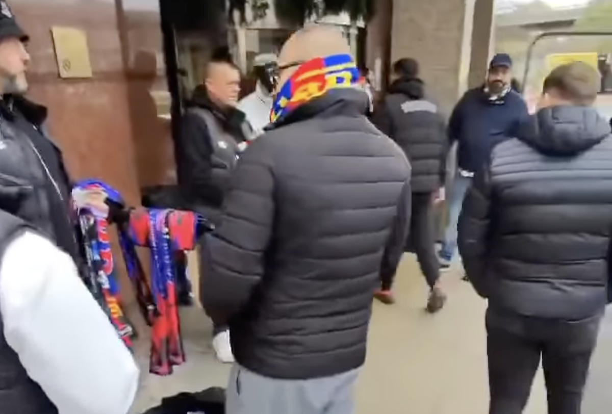 „Băieții, fără eșarfe nu vă luați bilete!” » Suporterii FCSB ar fi fost obligați de Mustață să-și cumpere eșarfe pentru a intra la meciul cu Rangers