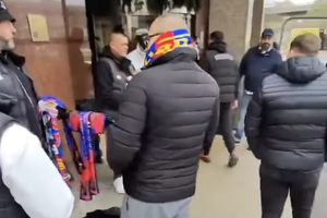 „Băieții, fără eșarfe nu vă luați bilete!” » Suporterii FCSB ar fi fost obligați de Mustață să-și cumpere eșarfe pentru a intra la meciul cu Rangers