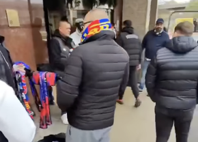 „Băieții, fără eșarfe nu vă luați bilete!” » Suporterii FCSB ar fi fost obligați de Mustață să-și cumpere eșarfe pentru a intra la meciul cu Rangers