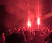 Suporterii lui Dinamo au făcut spectacol în fața hotelului din Sibiu