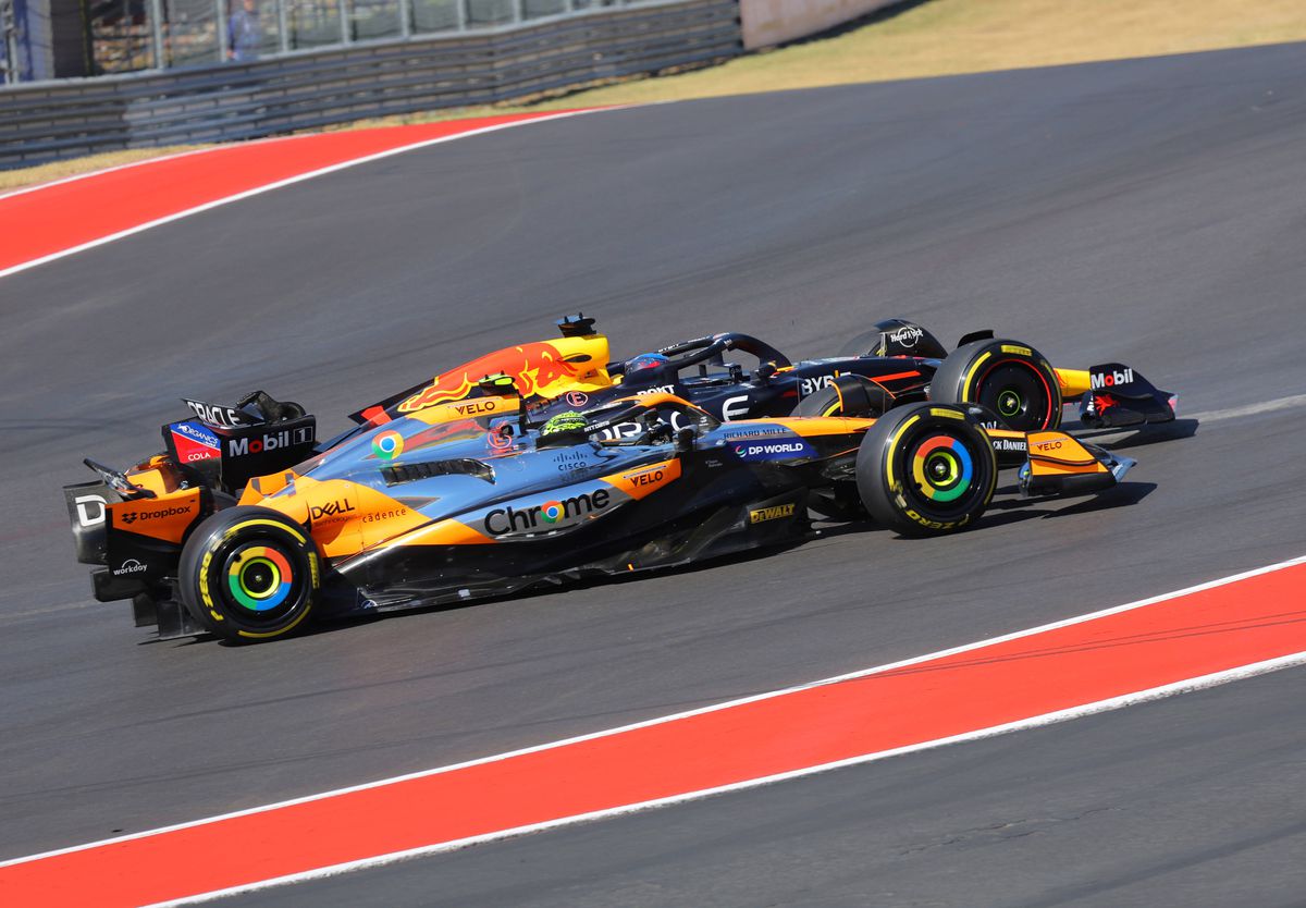 Max Verstappen și Lando Norris, duel la limită pe circuitul din Austin