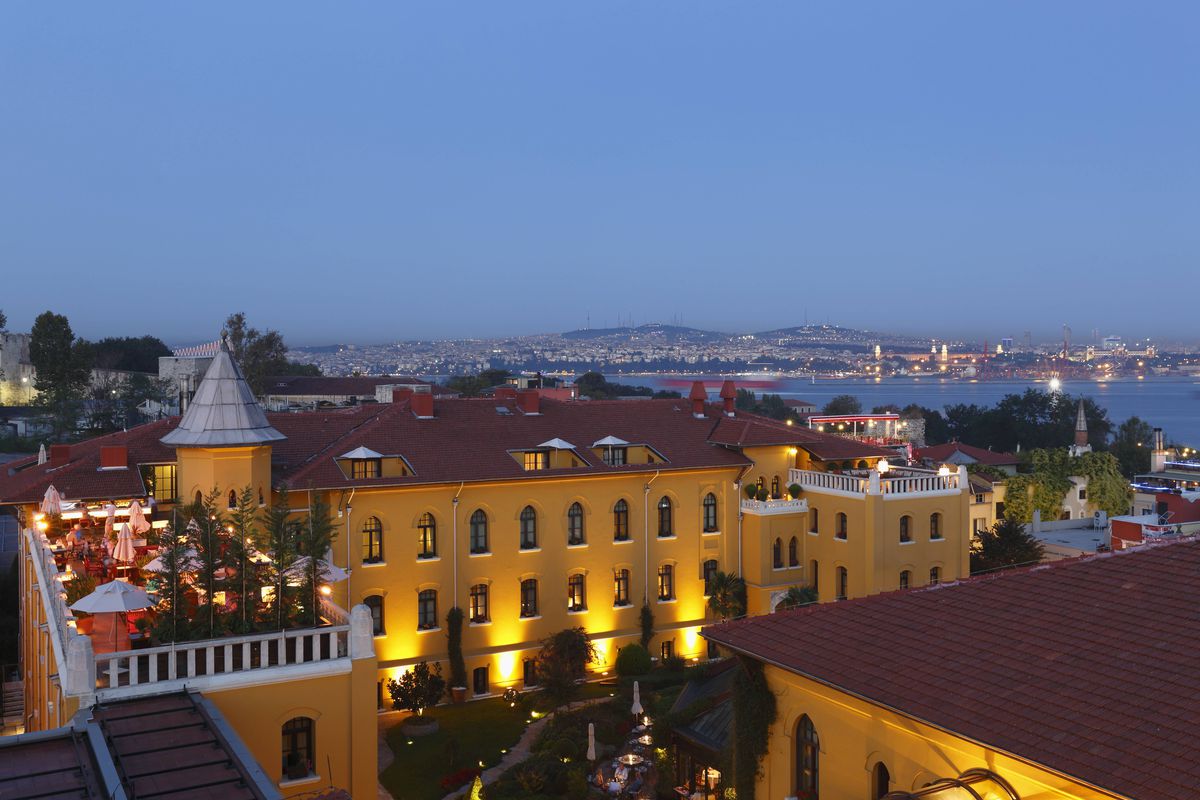 Four Seasons Hotel, casa lui Jose Mourinho în Istanbul