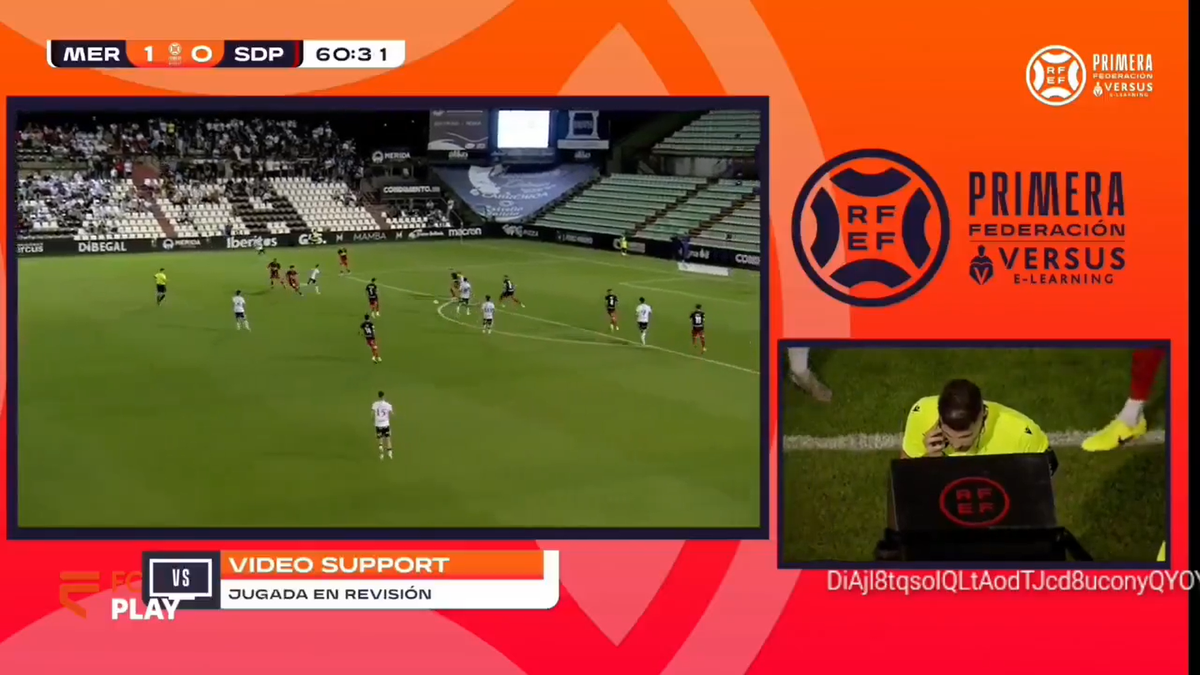 Un arbitru din Spania a vorbit la telefon cu cei din camera VAR