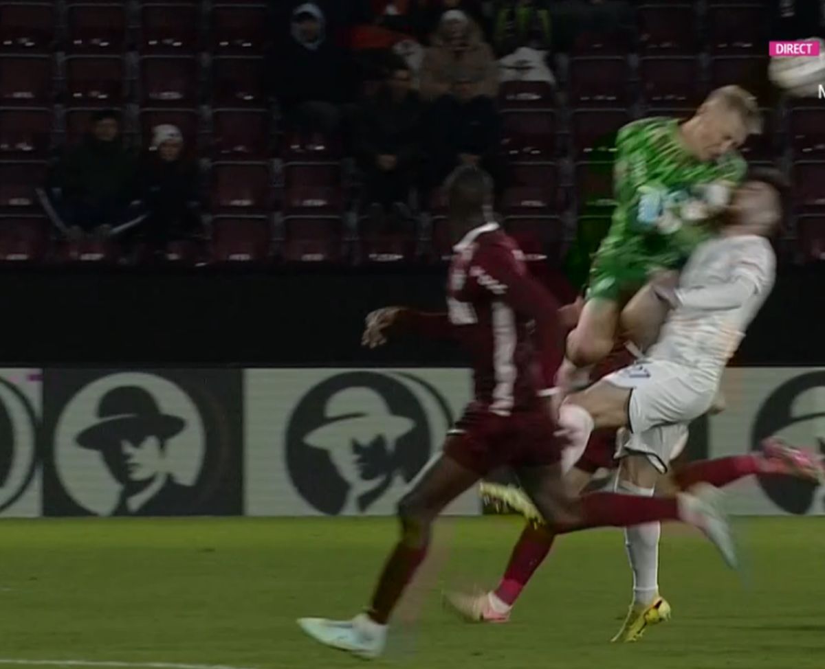 Ciocnire Hindrich - Cojocaru în CFR Cluj - Farul