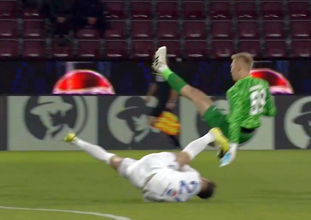 Ciocnire Hindrich - Cojocaru în CFR Cluj - Farul